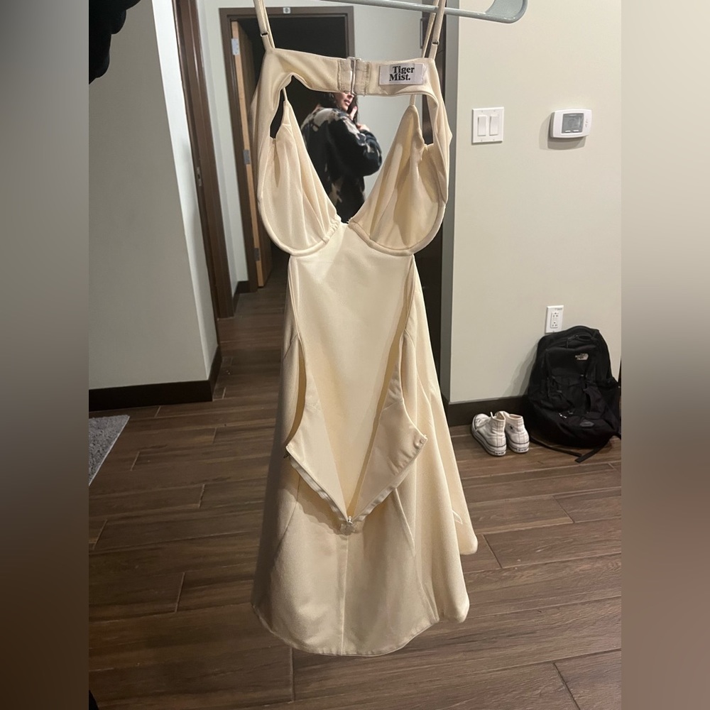 Selling bc/ don’t need it anymore. cute dress.Amazing stretchy quality.